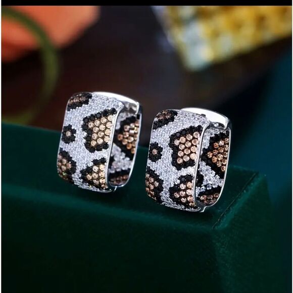 New Silver Leopard Cluster Pave Diamond Oblong Huggie Hoop Earrings - Picture 1 of 7